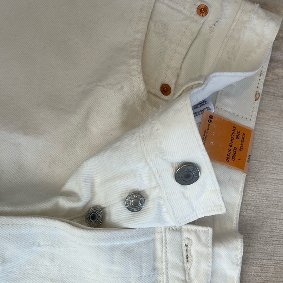 Levi Strauss white shorts - Picture 2 of 5